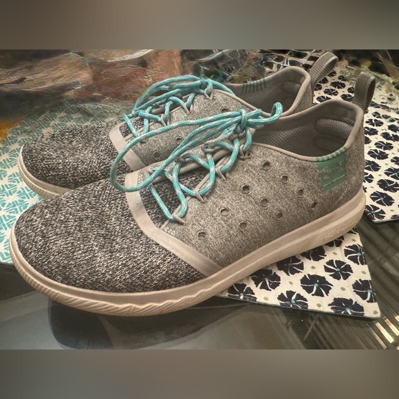 Gray and Teal Under Armour Athletic Sneakers size 8.5 cute and comfy - Picture 1 of 7